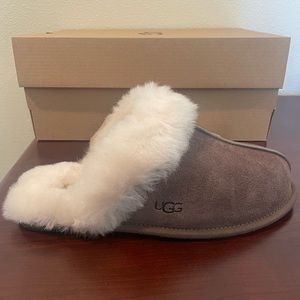 Women’s Ugg Slippers size 8. Dark brown color. New- never been worn.